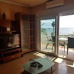 Апартаменты Apartamento Neptune Primera Linea Playa, Torremolinos- La Carihuela Торремолинос