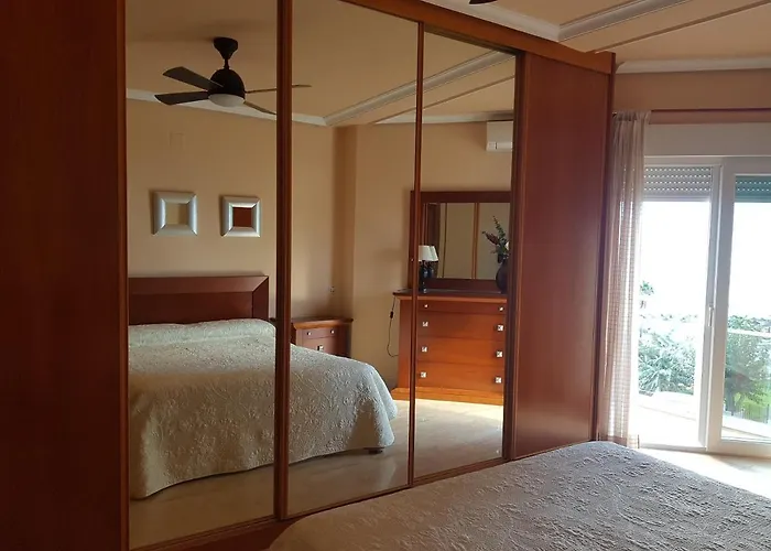 Apartamento Neptune Primera Linea Playa, Torremolinos- La Carihuela Apartment *